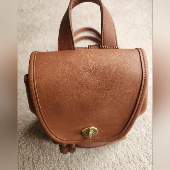 Vintage Coach Daypack Style# 9960 British Tan *Needs Repaired* - Picture 2 of 8